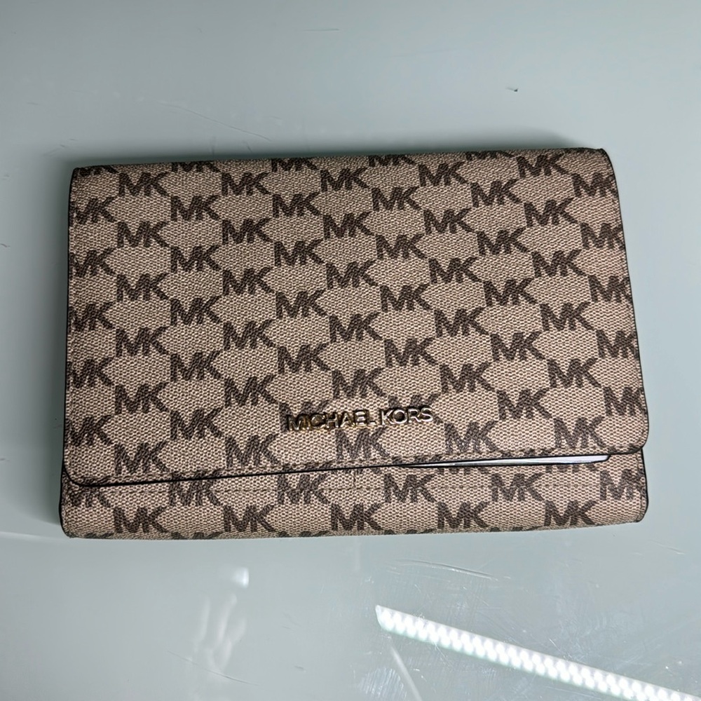 Michael Kors purse!! MKMK used but looks like new perfect condition 🔥🔥🔥